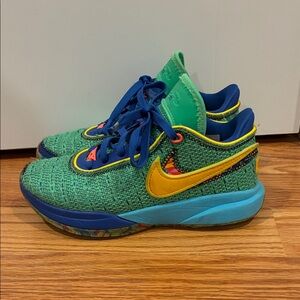Nike LeBron 20 kolidaskope green and yellow with blue accents.